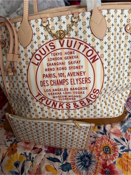 The Unbranded Brand Handbags - Cream & Red Never full bag